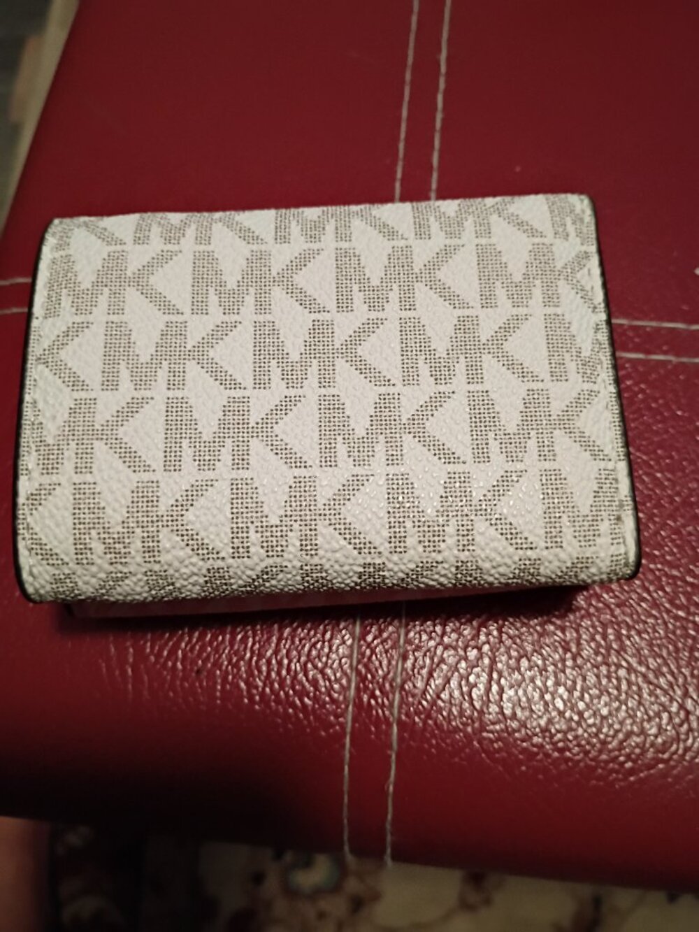 Michael Kors Logo Jet Set Charm Wallet - Picture 7 of 7